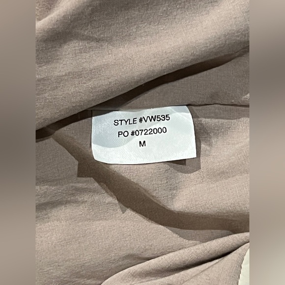 Vuori Decompression Jacket Primaloft Thermoplume Insulated Dune Cream Medium EUC - Picture 9 of 11